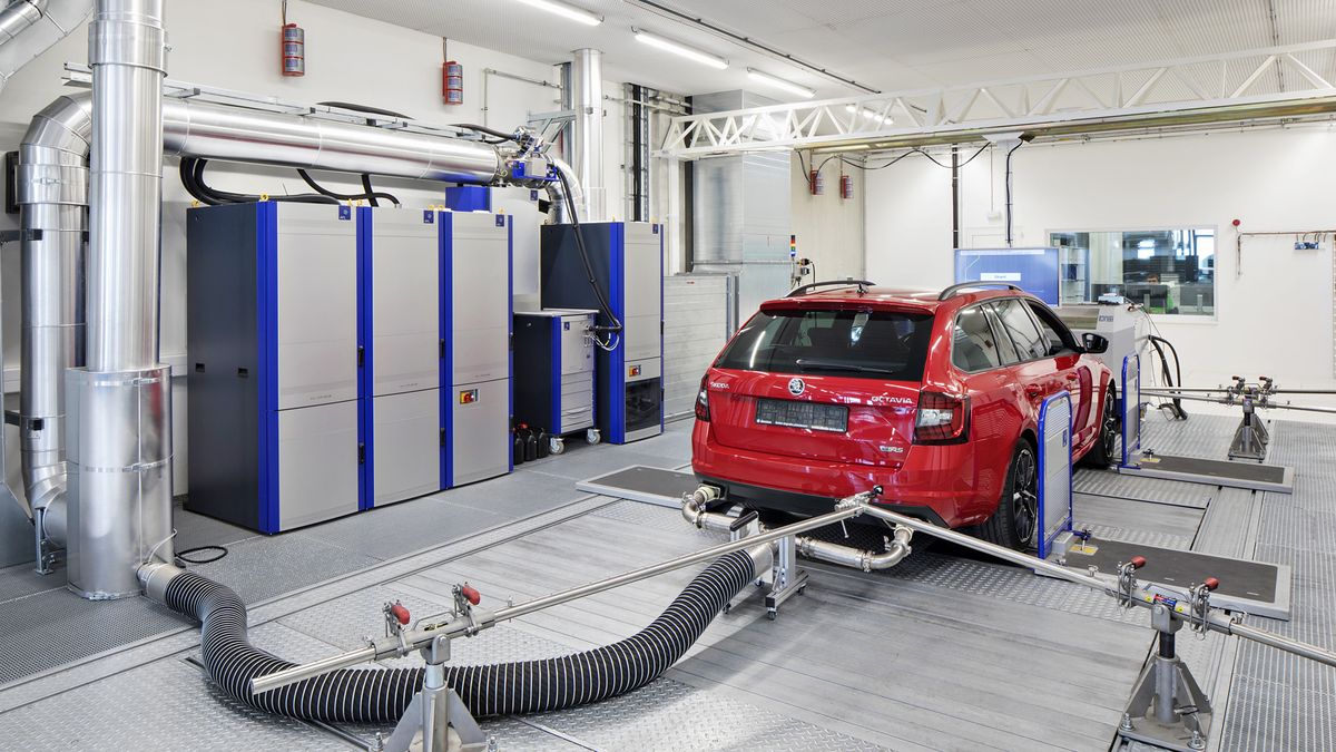 Vypadá to, že to klapne: Brusel se chystá odsunout zákaz prodeje aut se spalovacími motory